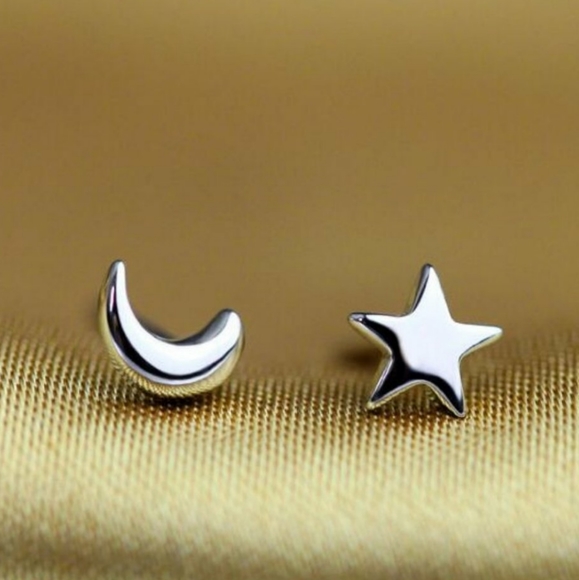 NEW Silver Moon & Star Tiny Stud Earrings - Picture 6 of 6
